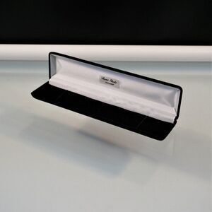 Vintage Rose Giolo Black Velvet Bracelet Gift Box Presentation Box
